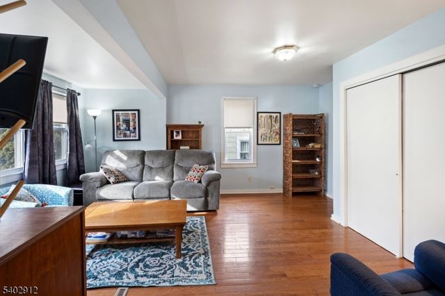 89 Trinity St, Newton Town, NJ 07860