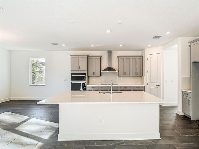 4614 W EUCLID AVENUE, Tampa, FL 33629