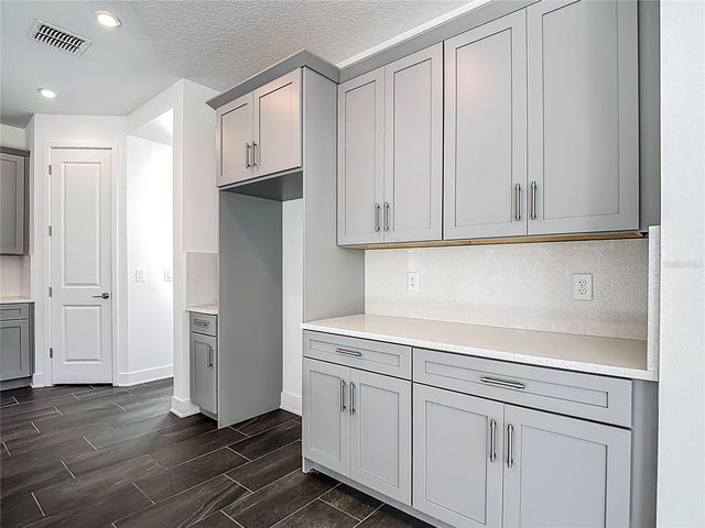 4614 W EUCLID AVENUE, Tampa, FL 33629