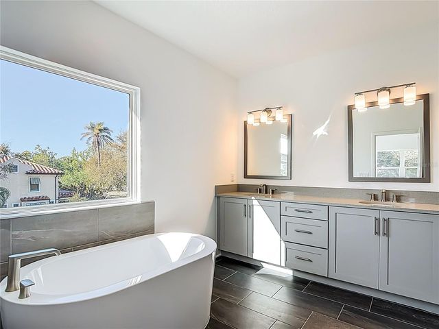 4614 W EUCLID AVENUE, Tampa, FL 33629