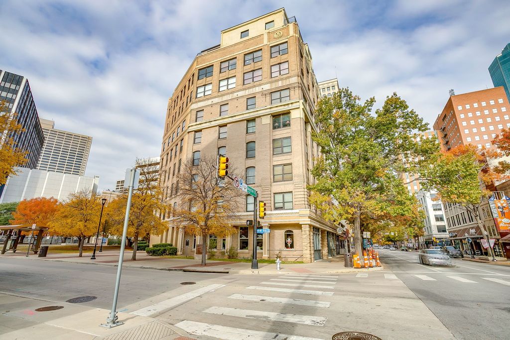 910 Houston Street 301, Fort Worth, TX 76102