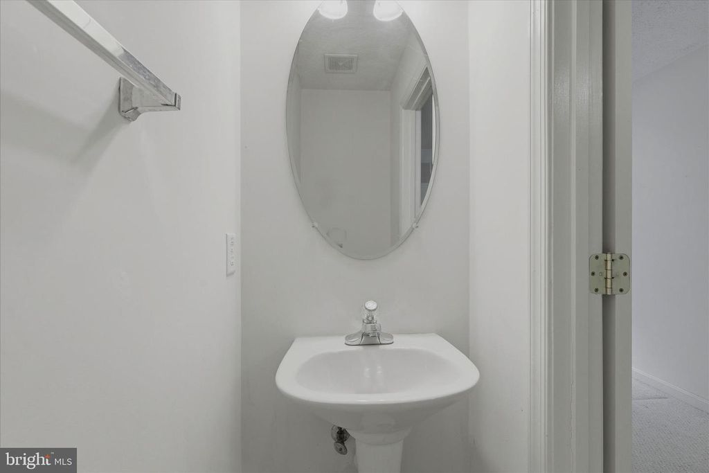 Image 11 of property listing at 4301 LAVENDER LN, Bowie, MD 20720