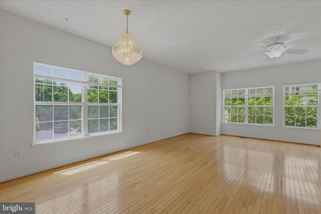 Image 13 of property listing at 4301 LAVENDER LN, Bowie, MD 20720