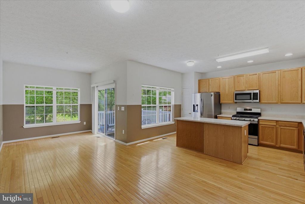 Image 16 of property listing at 4301 LAVENDER LN, Bowie, MD 20720