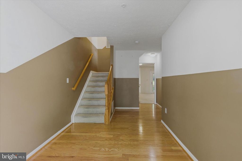 Image 3 of property listing at 4301 LAVENDER LN, Bowie, MD 20720