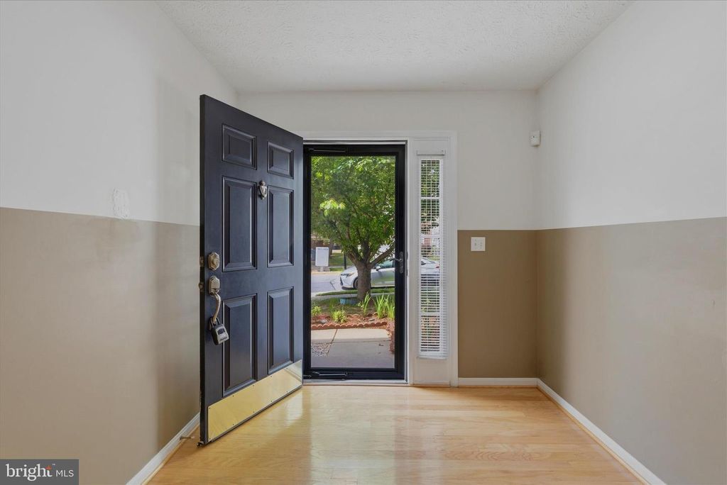 Image 4 of property listing at 4301 LAVENDER LN, Bowie, MD 20720