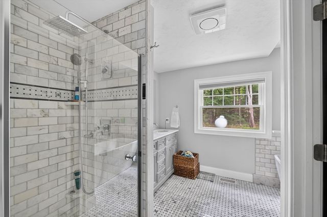 6 Ida Way, Freetown, MA 02702
