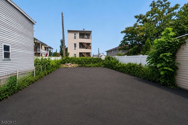90 Manchester Ave, Paterson City, NJ 07502
