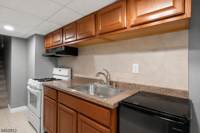 90 Manchester Ave, Paterson City, NJ 07502