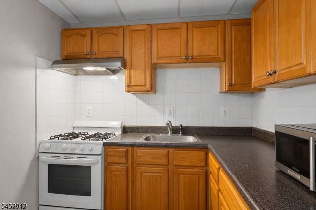 90 Manchester Ave, Paterson City, NJ 07502