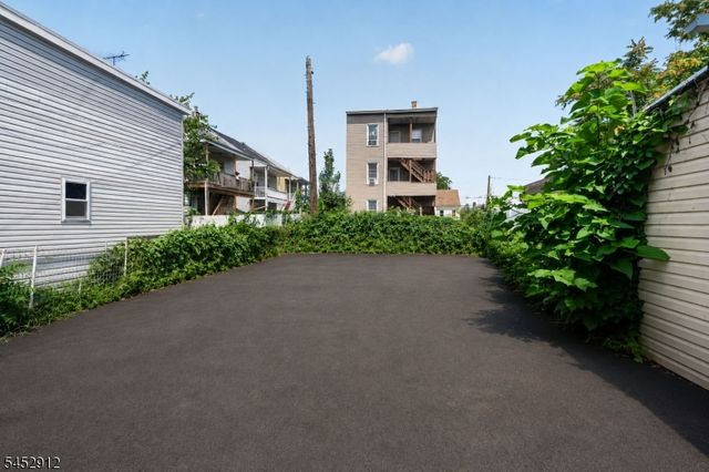 90 Manchester Ave, Paterson City, NJ 07502