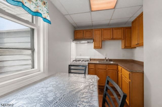90 Manchester Ave, Paterson City, NJ 07502