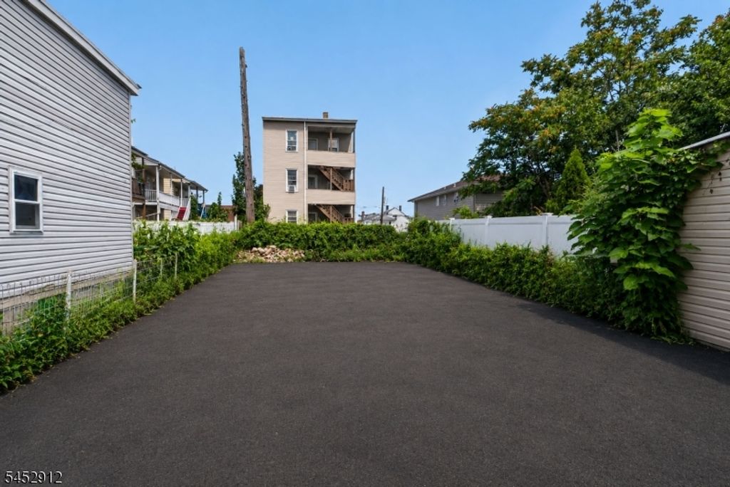 90 Manchester Ave, Paterson City, NJ 07502 — photo 2