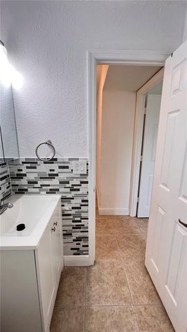 984 W 40th Street 2, Hialeah, FL 33012