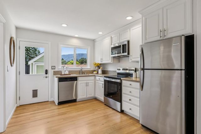 14275 Hilltop Way, Saratoga, CA 95070