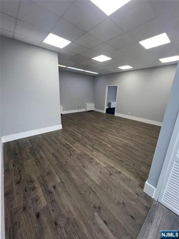10 Stuyvesant Avenue 2, Lyndhurst, NJ 07071
