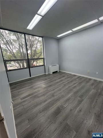 10 Stuyvesant Avenue 2, Lyndhurst, NJ 07071