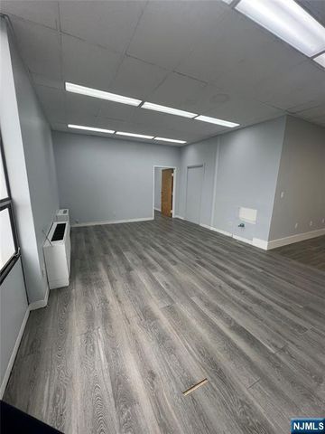10 Stuyvesant Avenue 2, Lyndhurst, NJ 07071