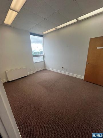10 Stuyvesant Avenue 2, Lyndhurst, NJ 07071