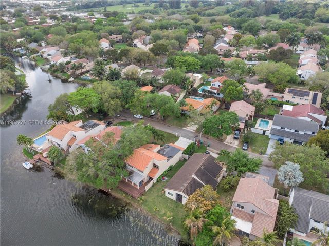 2905 Begonia Way, Cooper City, FL 33026