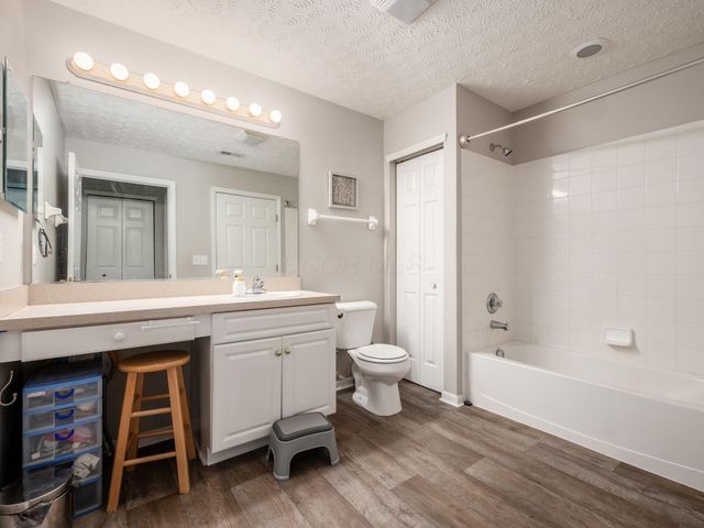 8891 Linksway Drive, Powell, OH 43065