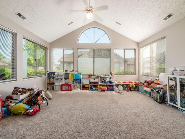 8891 Linksway Drive, Powell, OH 43065