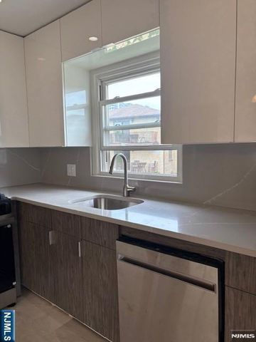1149 Inwood Terrace 2nd floor, Fort Lee, NJ 07024