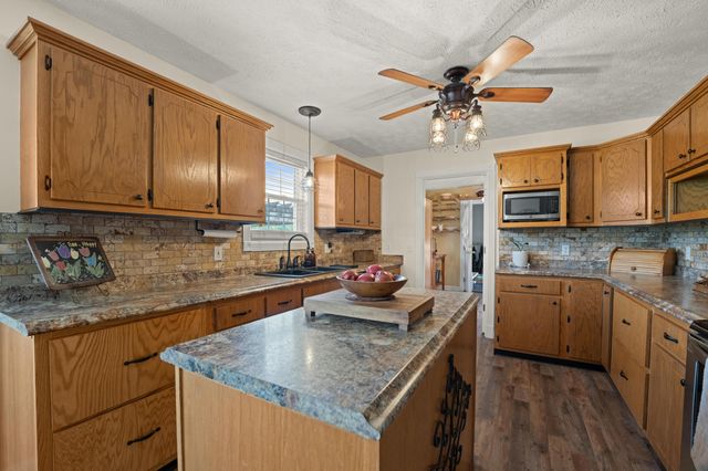 115 Main Street, Pikeville, TN 37367