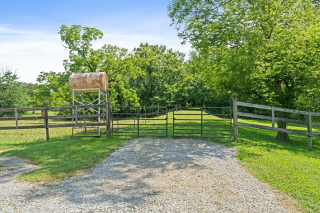 115 Main Street, Pikeville, TN 37367