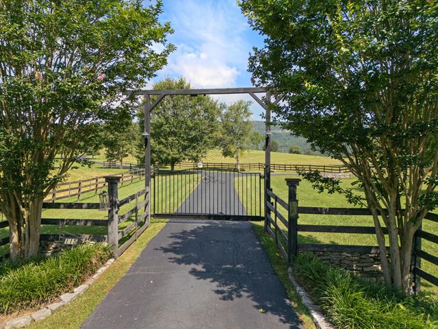 115 Main Street, Pikeville, TN 37367