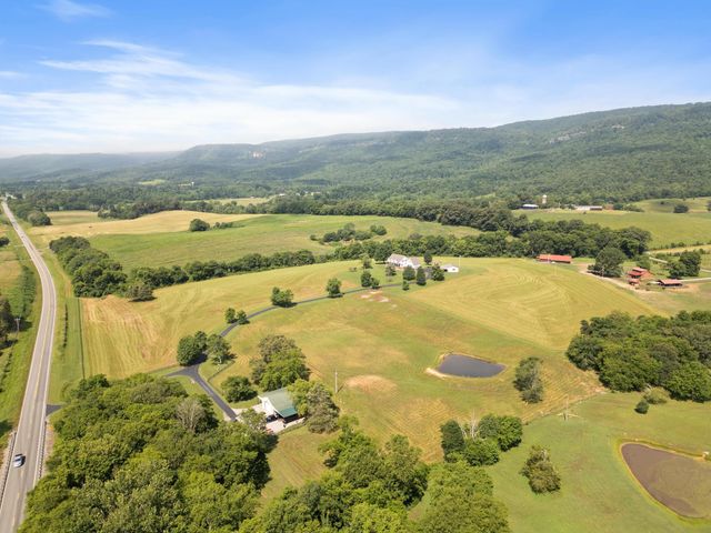 115 Main Street, Pikeville, TN 37367