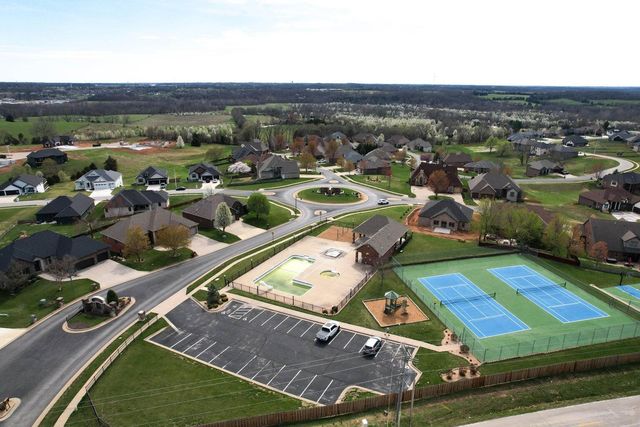 1632 W Gaslight Drive, Springfield, MO 65810