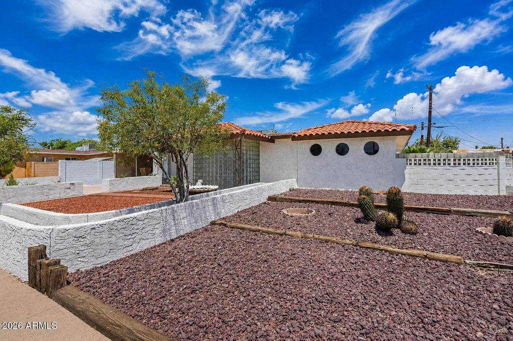6532 W Medlock Drive, Glendale, AZ 85301 — photo 2
