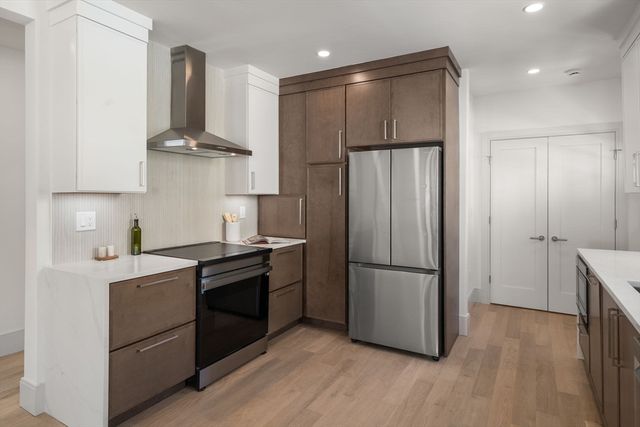 10-12 Clyde Rd 1, Watertown, MA 02472