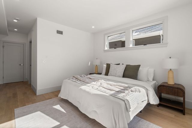 10-12 Clyde Rd 1, Watertown, MA 02472