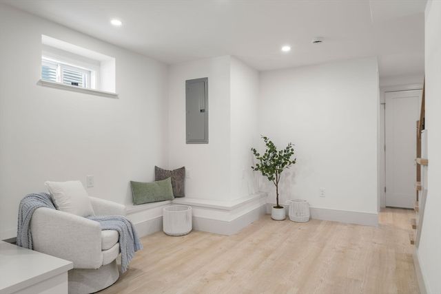 10-12 Clyde Rd 1, Watertown, MA 02472