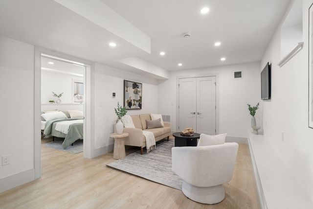 10-12 Clyde Rd 1, Watertown, MA 02472