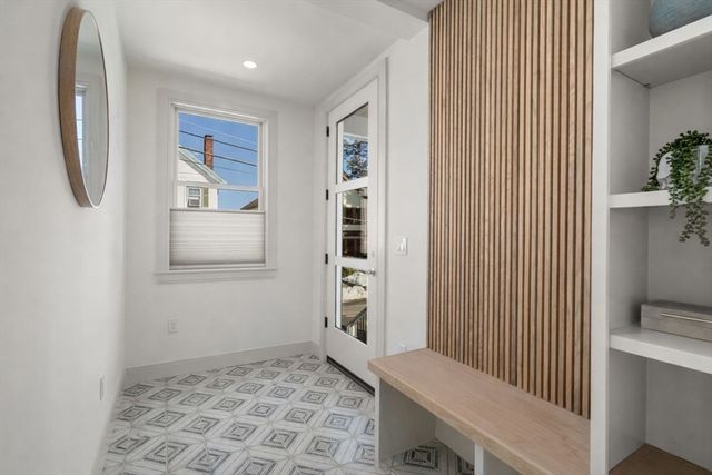 10-12 Clyde Rd 1, Watertown, MA 02472