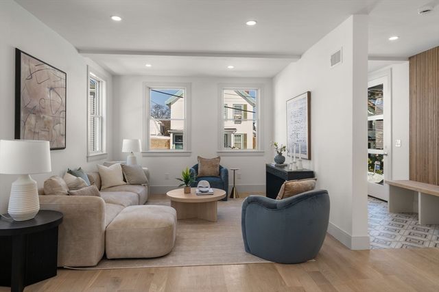 10-12 Clyde Rd 1, Watertown, MA 02472