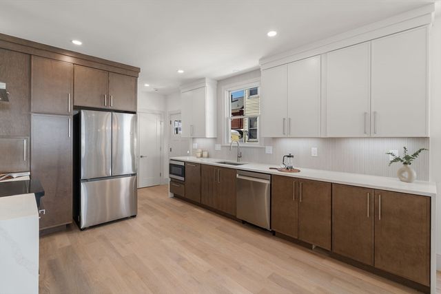 10-12 Clyde Rd 1, Watertown, MA 02472