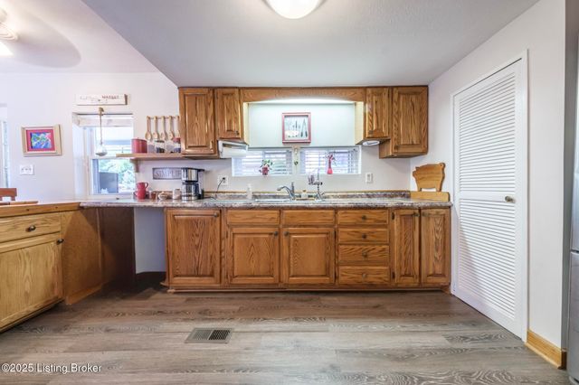 498 Rainbow Knob Ln, Mcdaniels, KY 40152