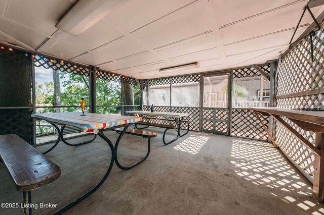 498 Rainbow Knob Ln, Mcdaniels, KY 40152