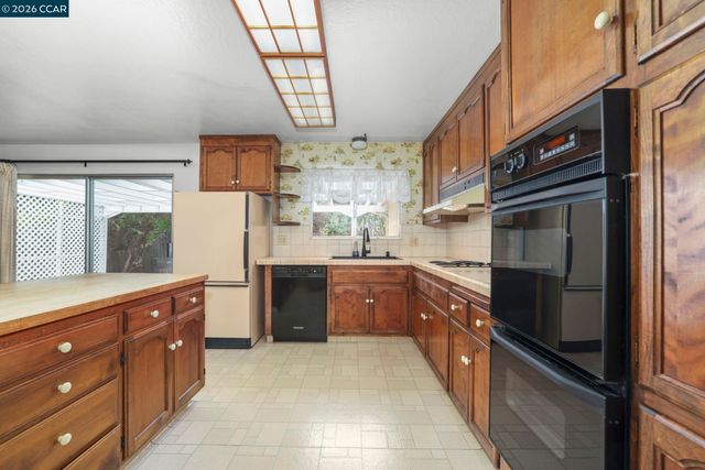 5218 Camino Alta Mira, Castro Valley, CA 94546