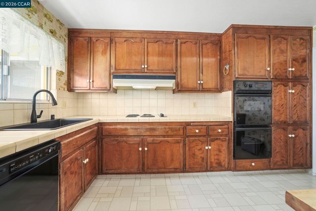 5218 Camino Alta Mira, Castro Valley, CA 94546
