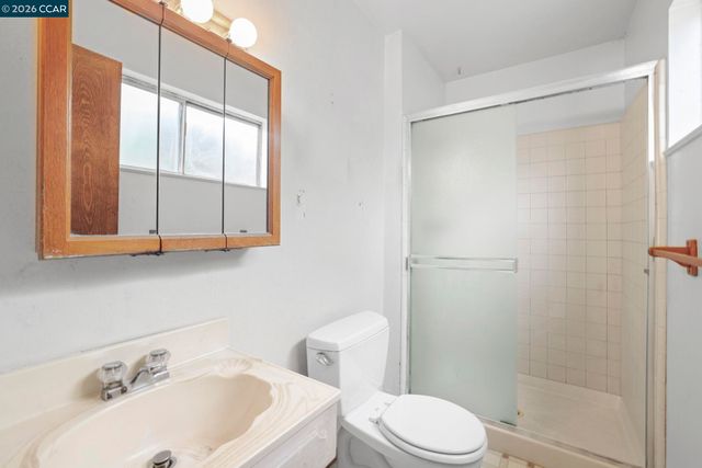 5218 Camino Alta Mira, Castro Valley, CA 94546