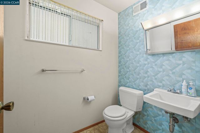 5218 Camino Alta Mira, Castro Valley, CA 94546