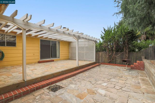 5218 Camino Alta Mira, Castro Valley, CA 94546