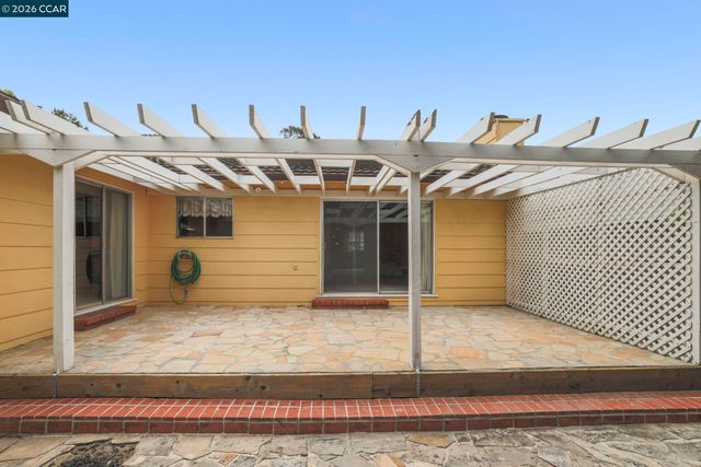 5218 Camino Alta Mira, Castro Valley, CA 94546