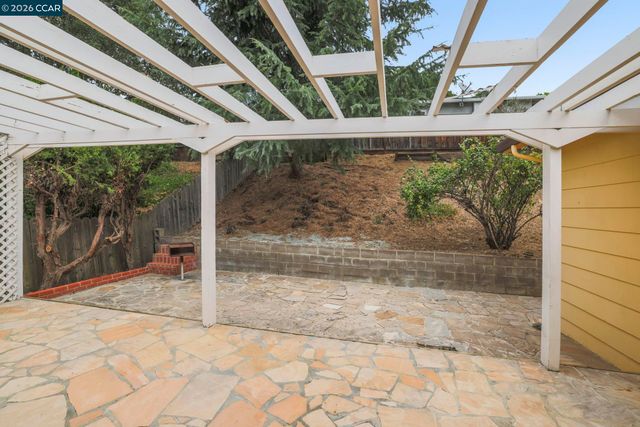5218 Camino Alta Mira, Castro Valley, CA 94546
