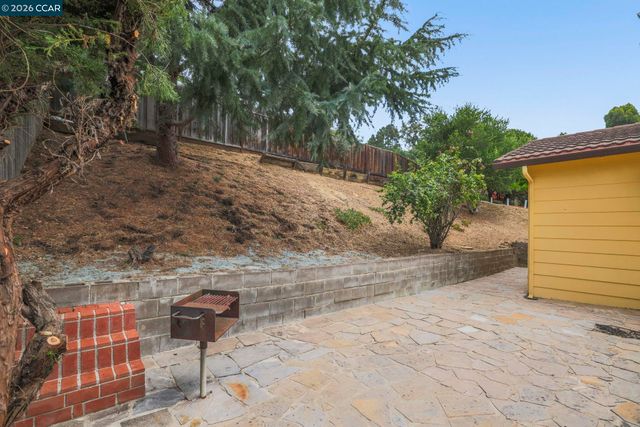 5218 Camino Alta Mira, Castro Valley, CA 94546
